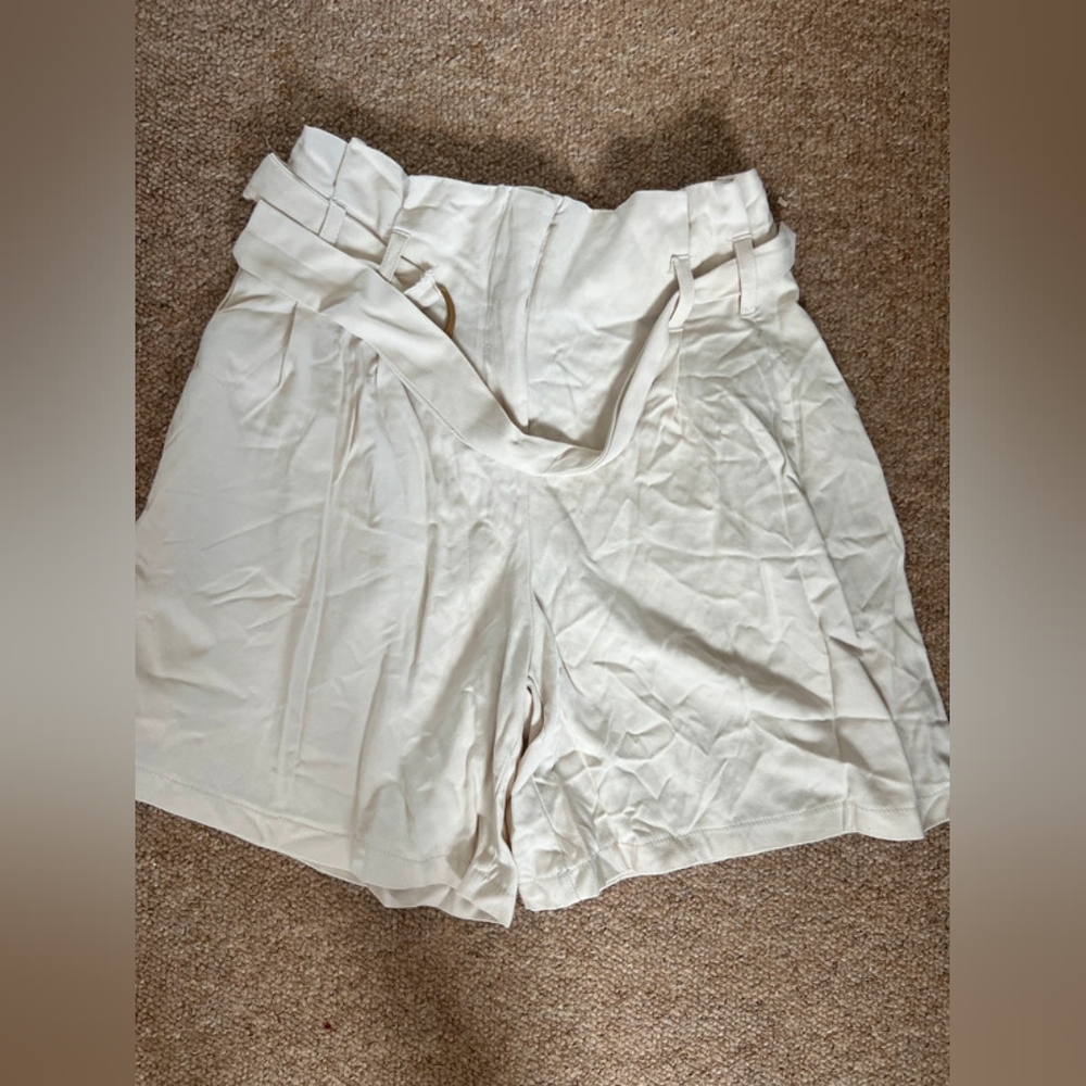 beige linen short